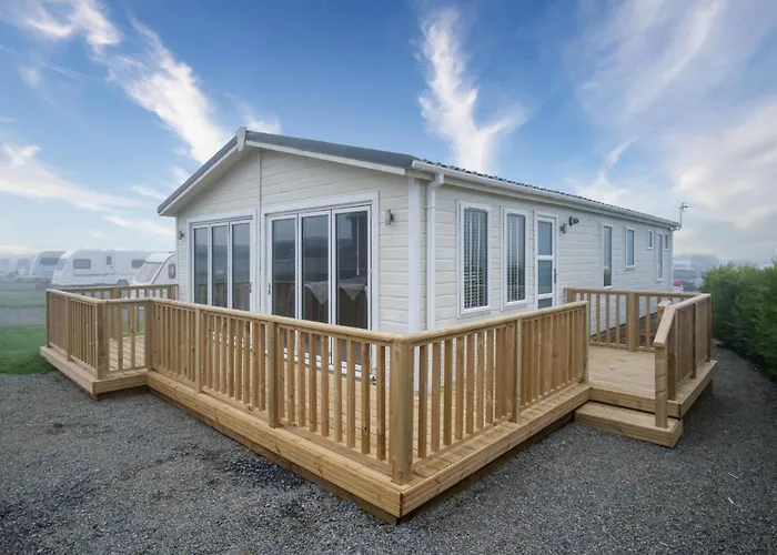 Swallow Lodge - 3 Bedroom Lodge - Wisemans Bridge