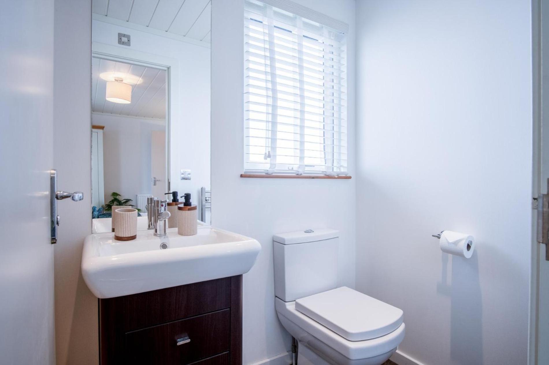 Swallow - 3 Bedroom - Wisemans Bridge