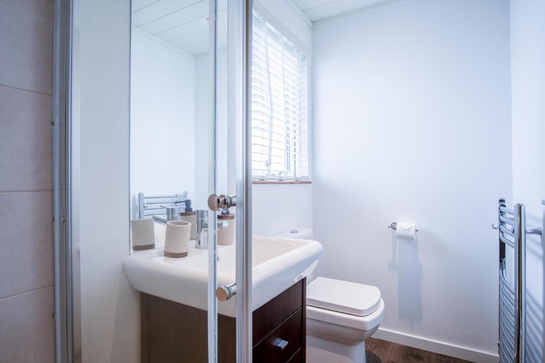 Swallow - 3 Bedroom - Wisemans Bridge