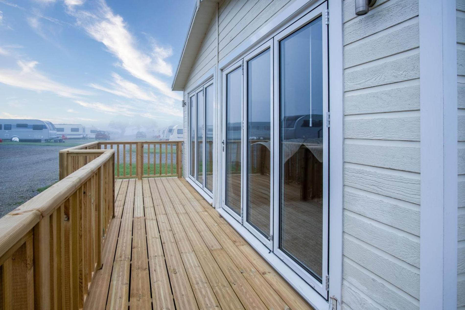 Swallow - 3 Bedroom - Wisemans Bridge *